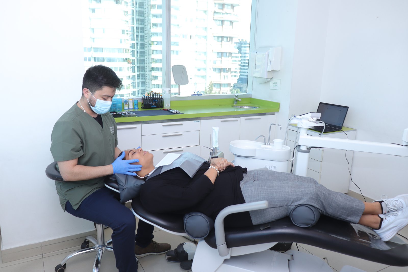 Dr. Nicolás Mora — Cirujano Dentista, Fundador de Cloudy